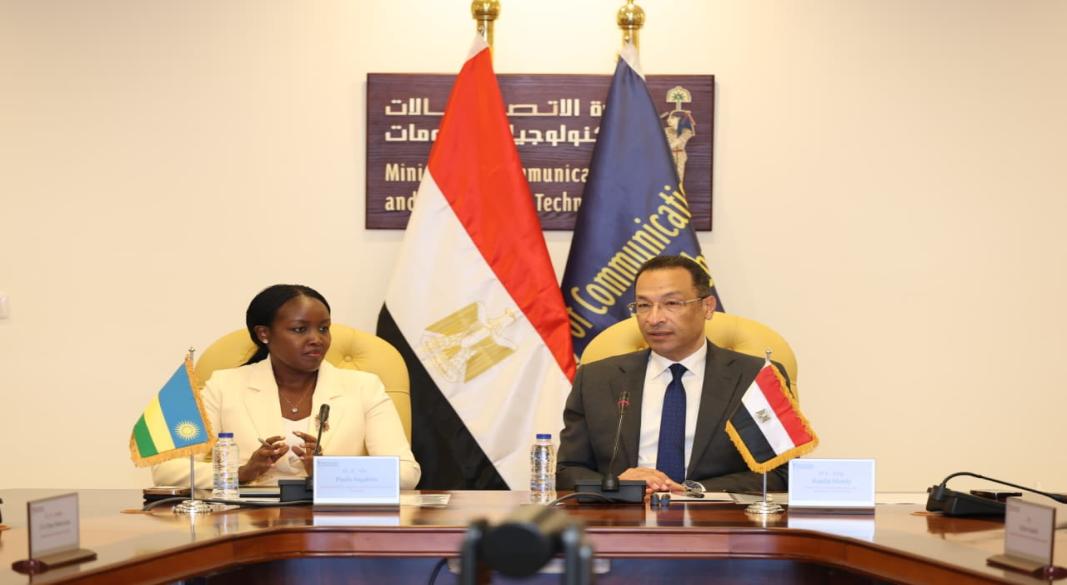 وزير الإتصالات وتكنولوجيا المعلومات